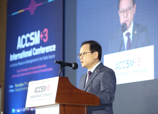  




 11월 1일 정부세종컨벤션센터에서 김승호 인사혁신처장과 아세안 각국 대표들이 참석한 가운데  'ACCSM+3 인사행정 국제 컨퍼런스'가 열렸다.