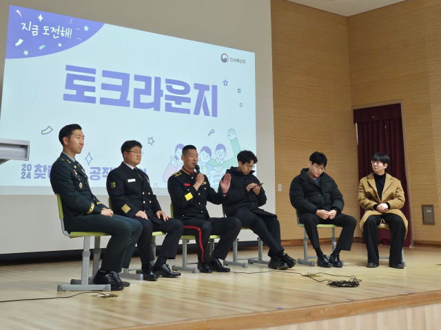 토크 라운지 사진