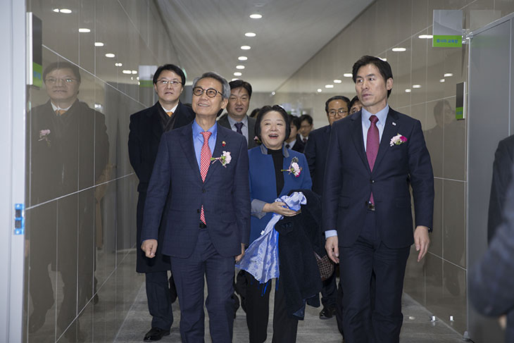 국가고시센터 별관을 둘러보는 이근면 인사혁신처장