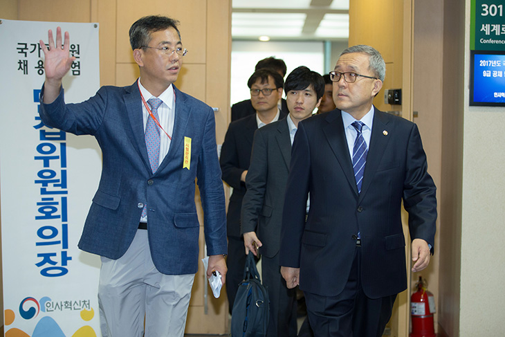 9급 면접시험장 방문한 김판석 인사혁신처장