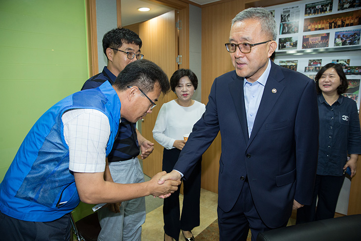대한민국공무원노동조합총연맹 노조사무실을 방문한 김판석 인처혁신처장 