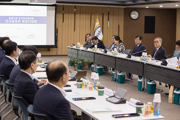 인사말하는 김판석 처장