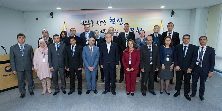 튀니지 총리실 및 산하기관 공무원 대표단과의 단체사진 