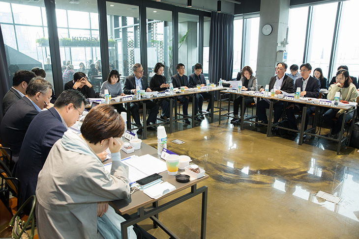 인사혁신 로드맵 수립을 위해 참여한 김판석 인사혁신처장을 비롯한 간부 및 연구팀들