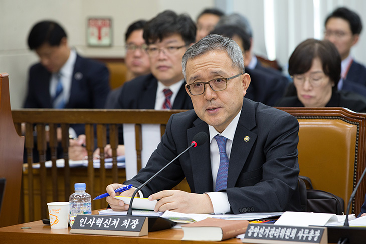 종합국정감사 답변하는 김판석 인사혁신처장