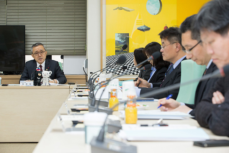 퇴직공무원 사회공헌사업 정책심의위원회 회의를 주재하는 김판석 인사혁신처장 