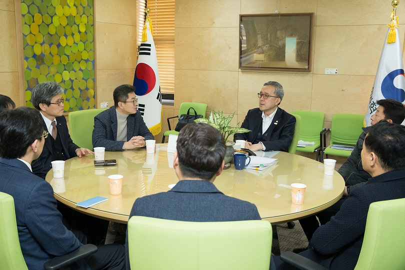 인사혁신처장과 전국통합공무원노동조합의 신년인사회 장면