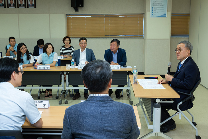 제주지방기상청 현장공무원들과의 간담회 모습 