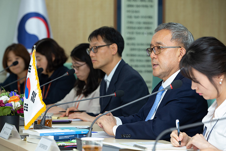 회의진행중 발언하는 김판석 인사혁신처장