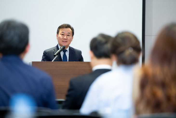 황서종 인사혁신처장이 정부 근무혁신 포럼에서 달성해야할 과제 및 다짐을 전하고 있는 모습