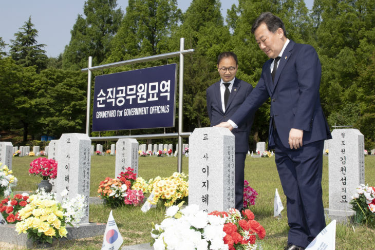 순직공무원 묘역을 방문한 황서종 인사혁신처장