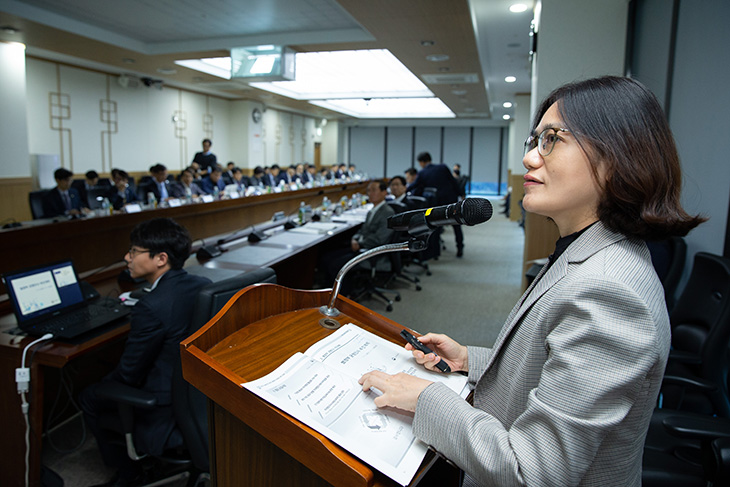 한국수자원공사, 한국조폐공사, 한국전기안전공사가 추진한 주요 인사혁신 과제들을 소개하는 발표자