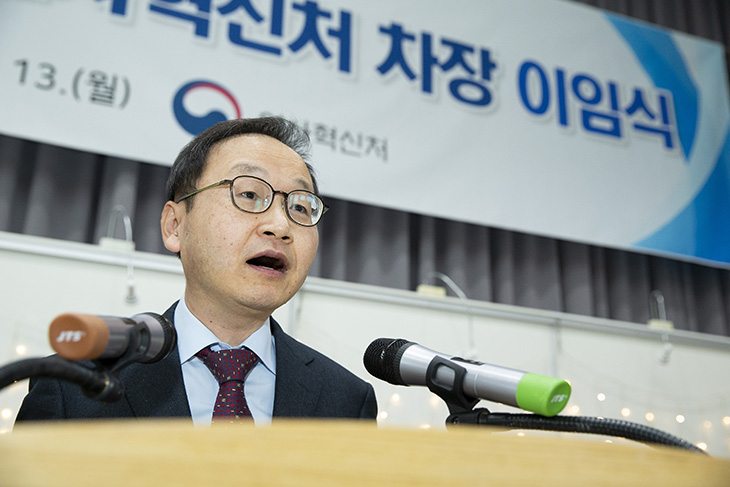 인사혁신처 차장의 이임식에서 인삿말을 전하고 있는 정만석 인사혁신처 차장