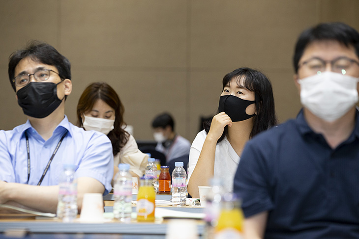 2020년도 정부 근무혁신 포럼에서 참석자들이 발표내용을 경청하는 모습