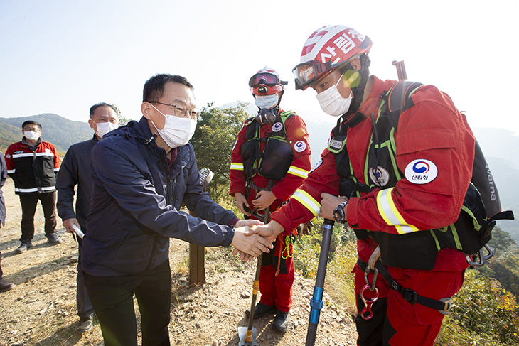 충북 청주시 문의면 국유림 관리 현장을 찾은 김우호 인사혁신처 차장