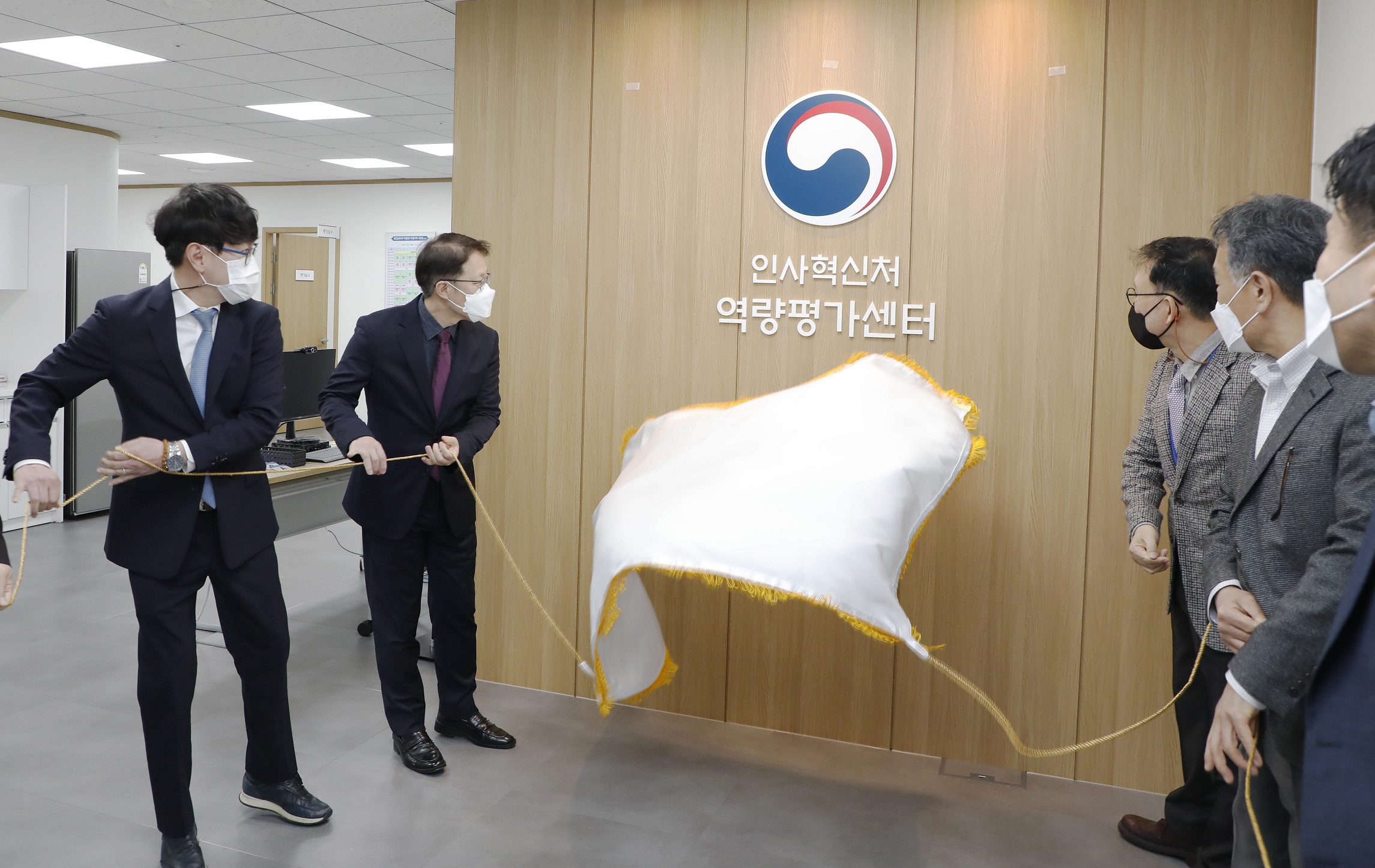 조성주 인사혁신처 차장과 역량평가위원들이 참석한 가운데 15일 정부세종청사 인근에서 '역량평가 세종센터' 개소식이 열렸다.