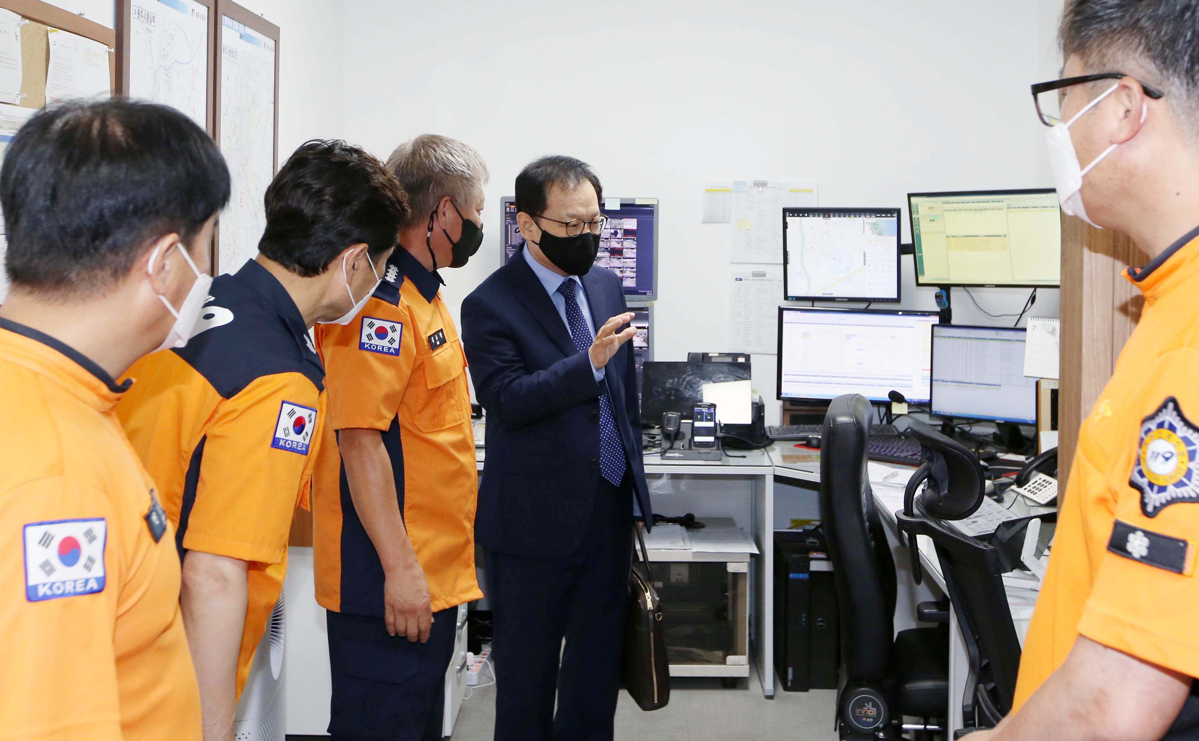 김승호 인사혁신처장이 6일 현장 공무원 방문차 강원원주소방서를 방문해서 말씀을 하고 있다.