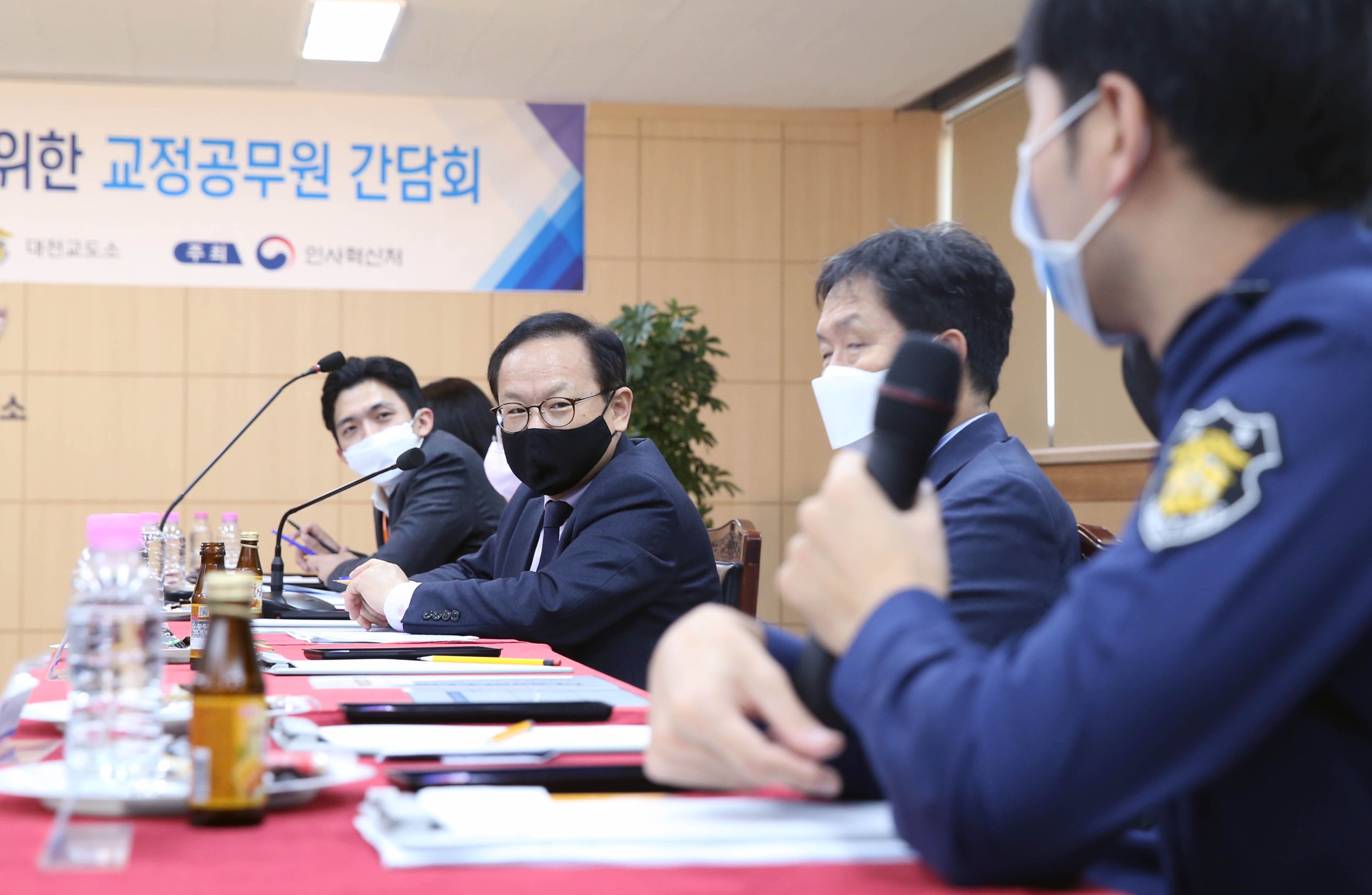 김승호 인사혁신처장이 10월 19일 대전교도소에서 열린 '활력있는 근무여건 조성을 위한 교정공무원 간담회'에 참석한 모습.