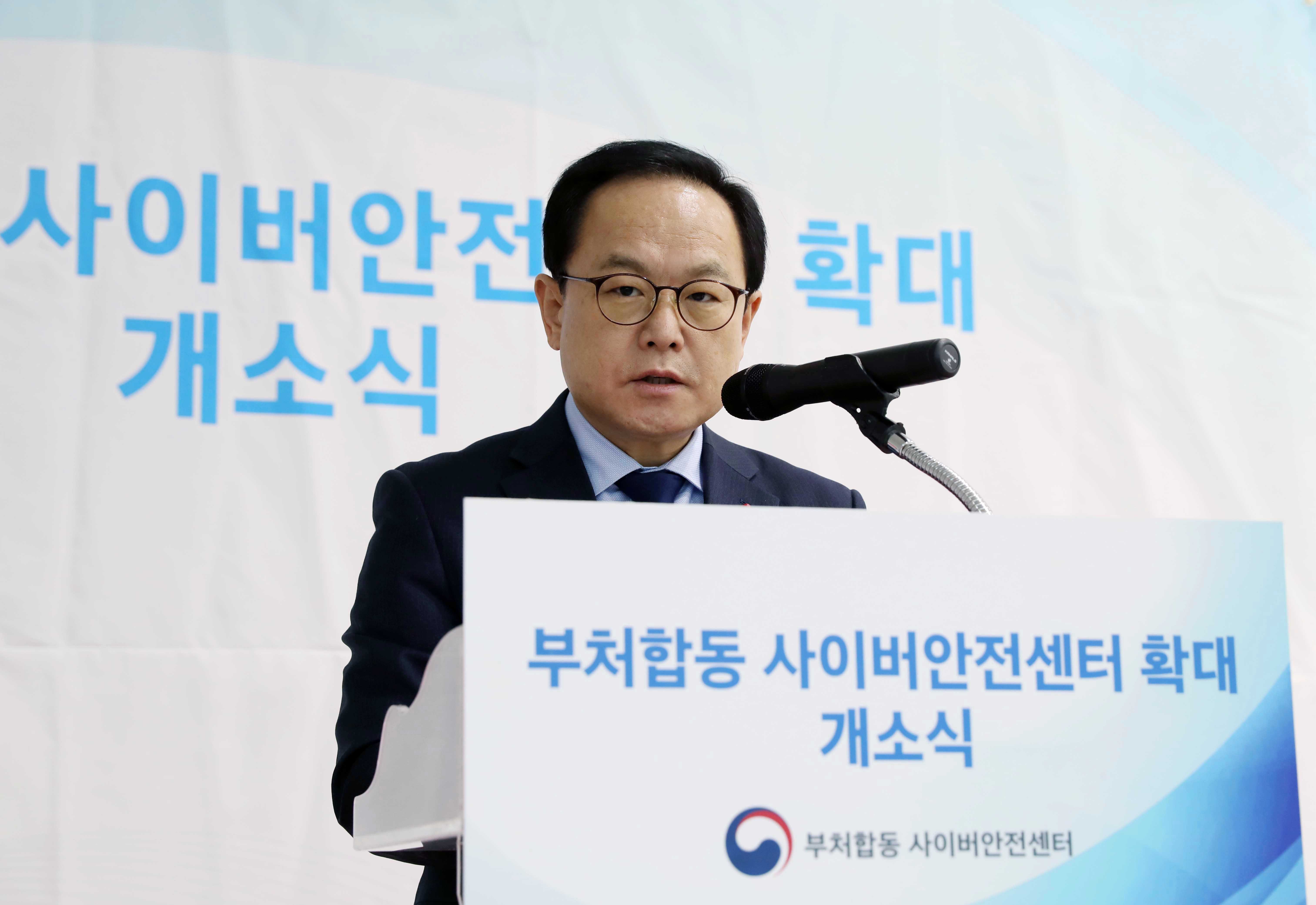 김승호 인사혁신처장이 12월 15일 세종시 정부세종컨벤션센터에서 열린 '부처합동 사이버안전센터 확대 개소식'에서 축사 하는 모습.