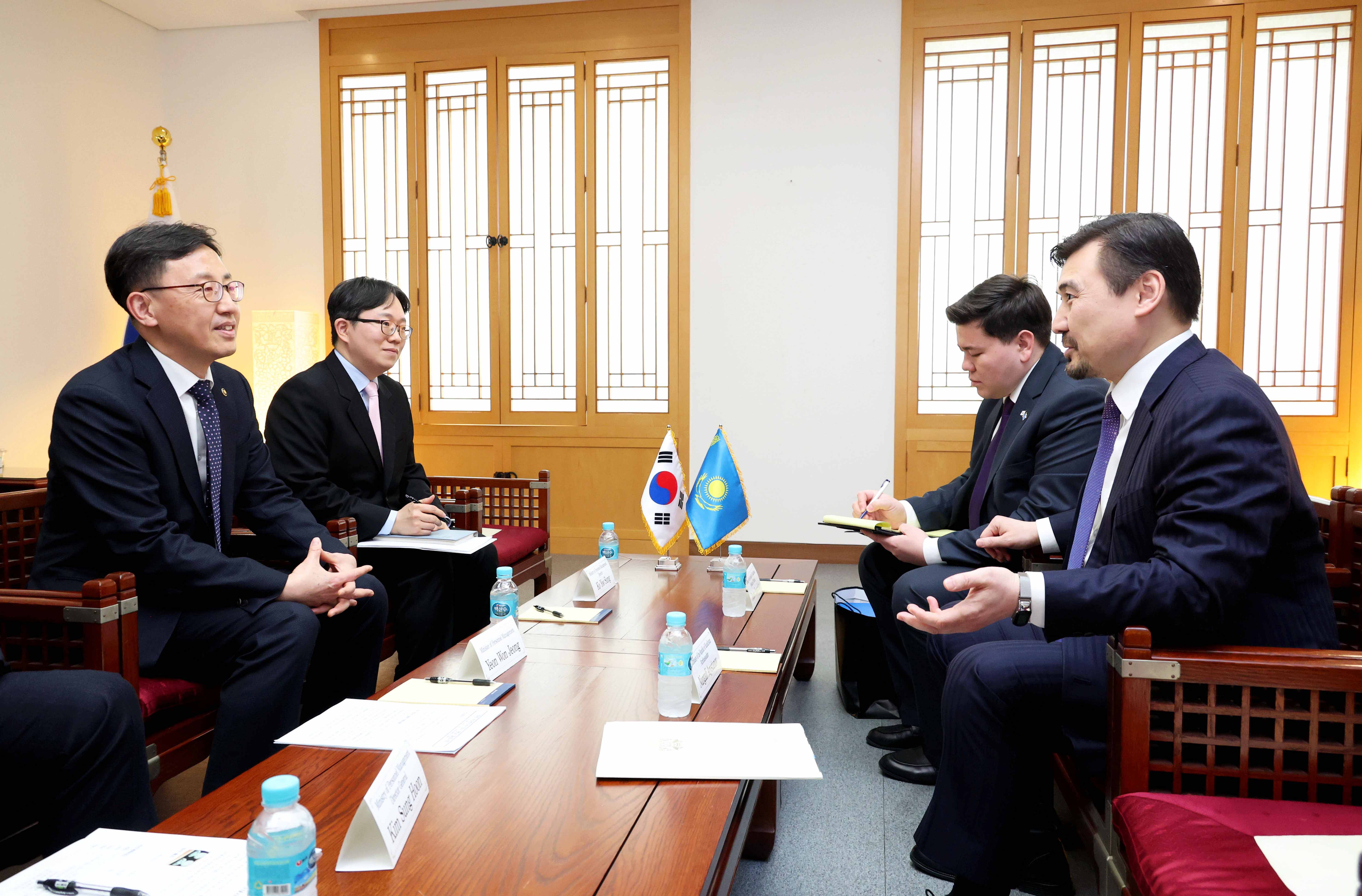 Korea and Kazakhstan have agreed to deepen cooperation in the field of personnel administration 사진